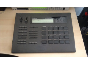 Roland R-8 (25810)