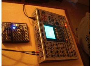 Roland MC-909 Sampling Groovebox (67117)