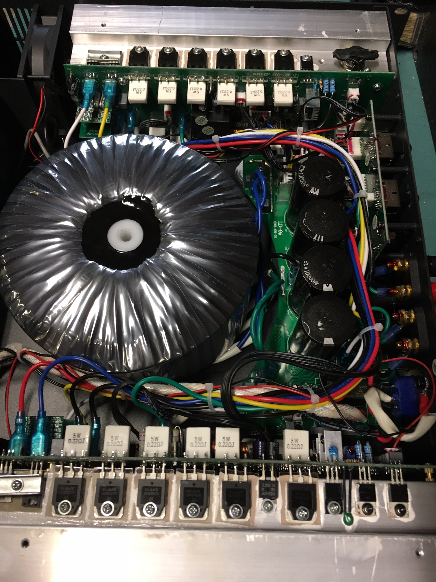 LD Systems Deep2 2400 X