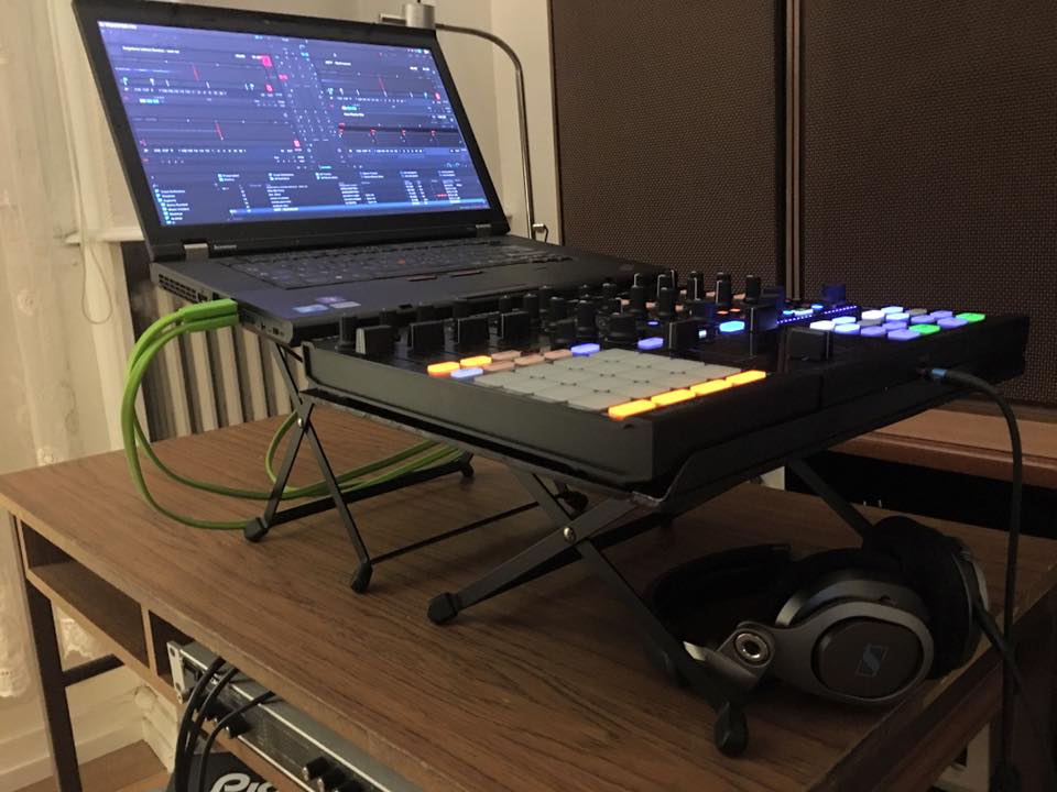 Magma Laptop-stand Riser
