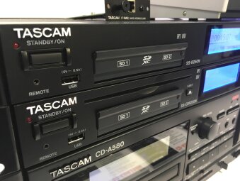Tascam SS-CDR250N : CD A580 Close 2 Tascam SS-CDR250N : CD A580 Close 2