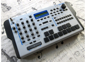 Emu PX7 commandstation 01