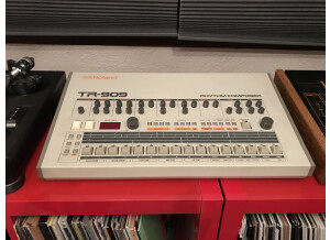 Roland TR-909 (38905)