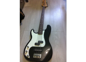 Squier Black and Chrome Standard Precision Bass (41983)