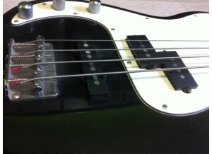 Squier Black and Chrome Standard Precision Bass (7567)