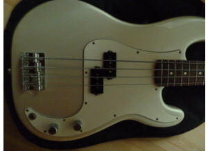 Fender precision 2006