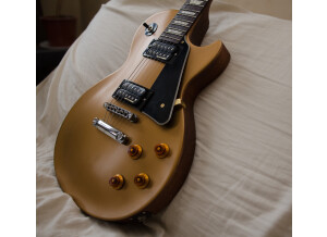 Gibson Les Paul '70s Tribute w/ Min-ETune - Gold Top/Dark Back (96831)