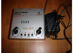 Behringer TUBE ULTRAGAIN MIC 100
