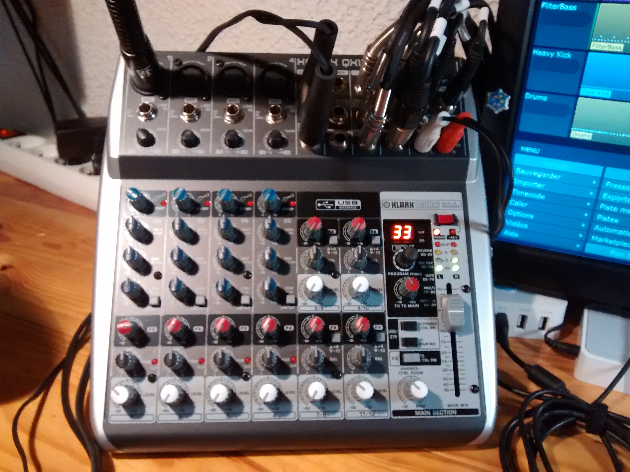 Behringer Xenyx QX1202USB