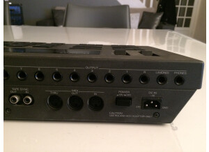 Roland R-8 (3290)