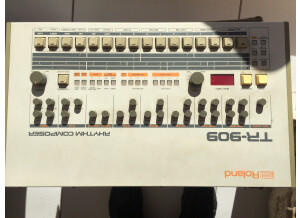 Roland TR-909 (86774)