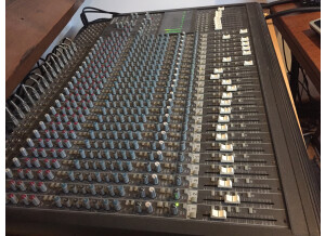 Mackie 8 Bus Series 24/8/2 (8822)