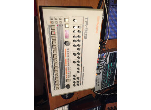 Roland TR-909 (32015)