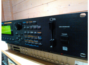 Roland JV-2080 (31569)
