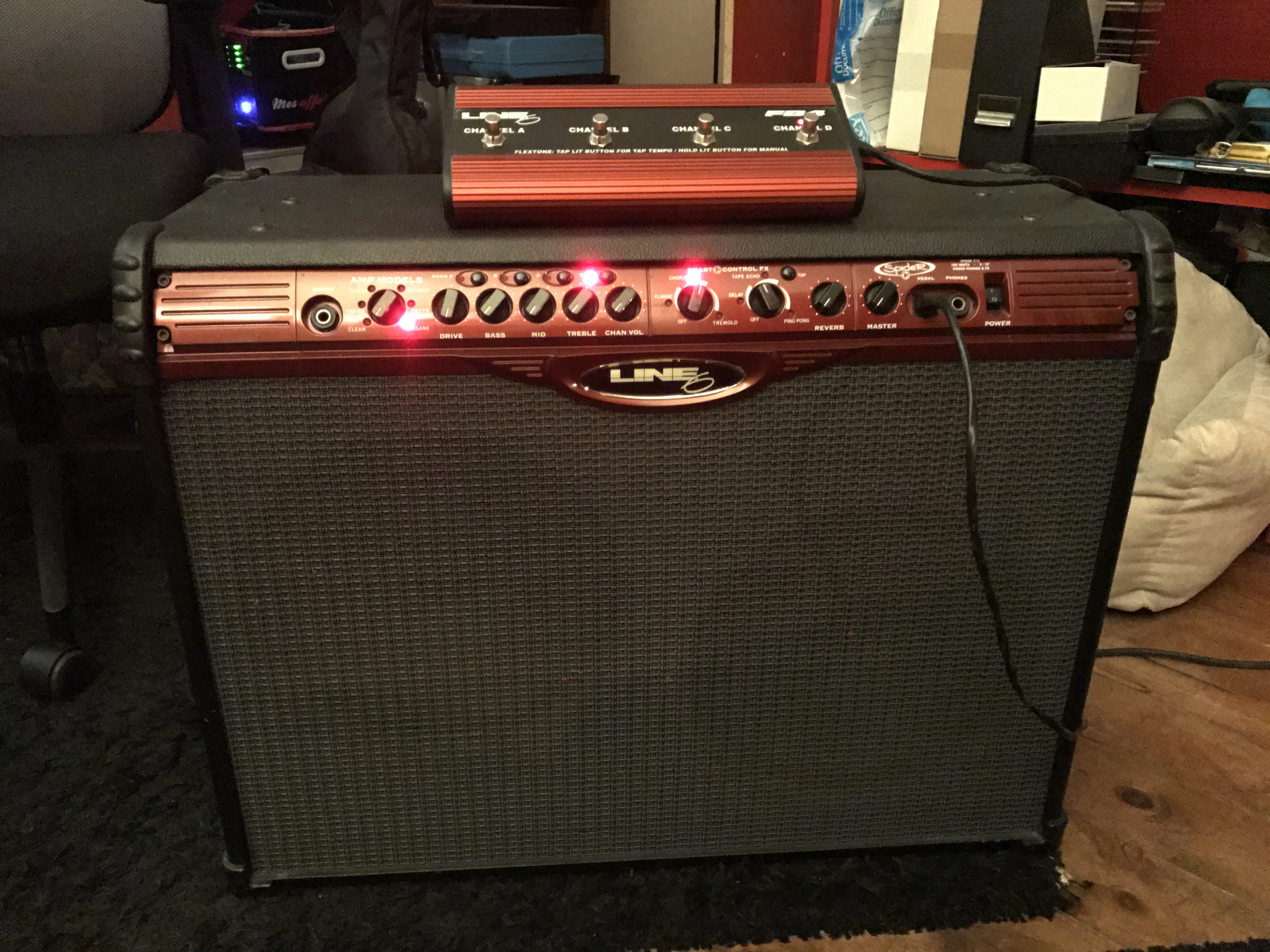 line 6 spider 212 red face