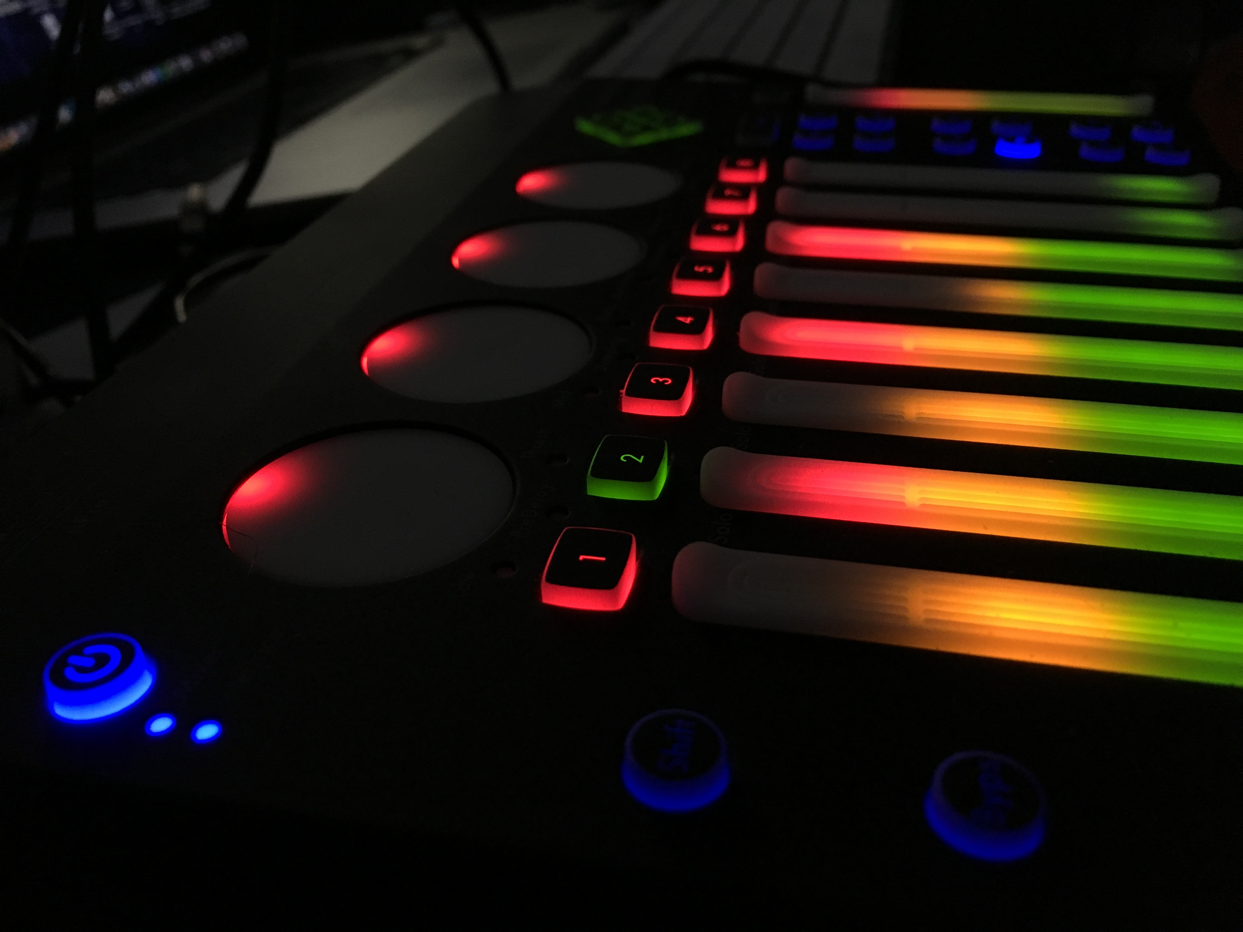 Keith McMillen Instruments K-Mix : kmixside