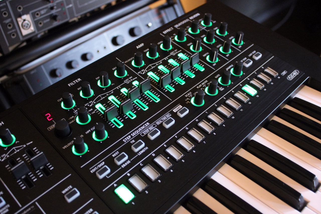 Roland SYSTEM-8 : System 8 2tof 11.JPG