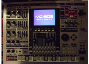 Roland MC-909 Sampling Groovebox (84809)
