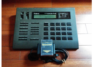 Roland R-8 (45199)