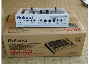 Roland SH-32 (74633)
