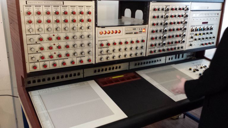 synthi 100 closer