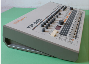 Roland TR-909 (82996)