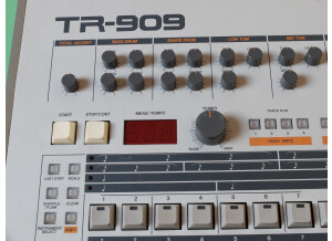 Roland TR-909 (14222)