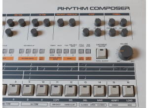 Roland TR-909 (9766)