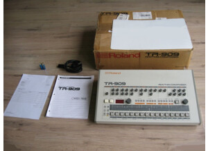 Roland TR-909 (36106)