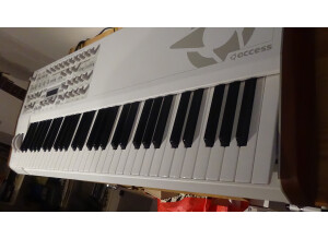 Access Music Virus TI WhiteOut Limited Edition (64550)