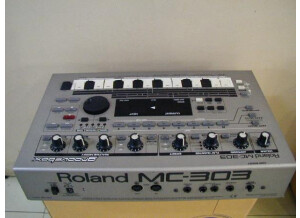 GrooveBoxMC303Roland 3