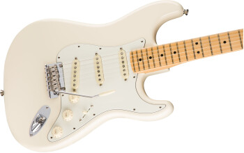 3 Vibrato d'une Stratocaster American Professional. Le design a peu évolué depuis les premiers %22synchronized tremolo%22