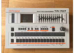 Roland TR-707 (37311)