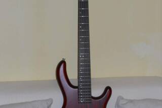 Cort Action V-A