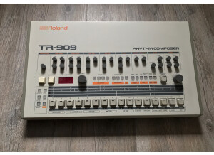 Roland TR-909 (63386)
