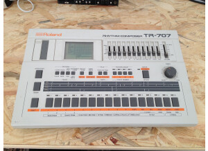 Roland TR-707 (26452)