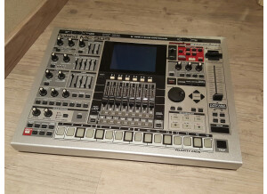 Roland MC-909 Sampling Groovebox (25192)