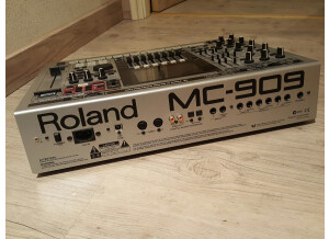 Roland MC-909 Sampling Groovebox (64736)