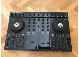 Native Instruments Traktor Kontrol S4 (30800)
