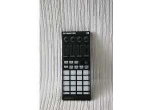 Native Instruments Traktor Kontrol F1 (89235)