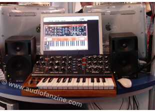 Idem chez Arturia où le [b]Minimoog V[/b] était piloté par un contrôleur MIDI customisé Minimoog.