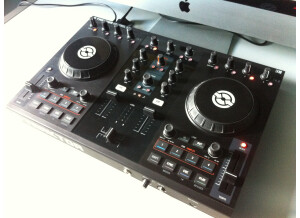 Native Instruments Traktor Kontrol S2 (78752)