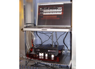 Dans le même registre, Native Instruments présentait enfin le [b]B4 Controler[/b], une interface MIDI à tirettes pour piloter son Hammond B3 virtuel.