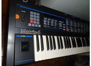 Oberheim Matrix 6 (61999)