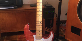 (SUSPENDU) : Fender Stratocaster Select Dark Cherry Burst 2011