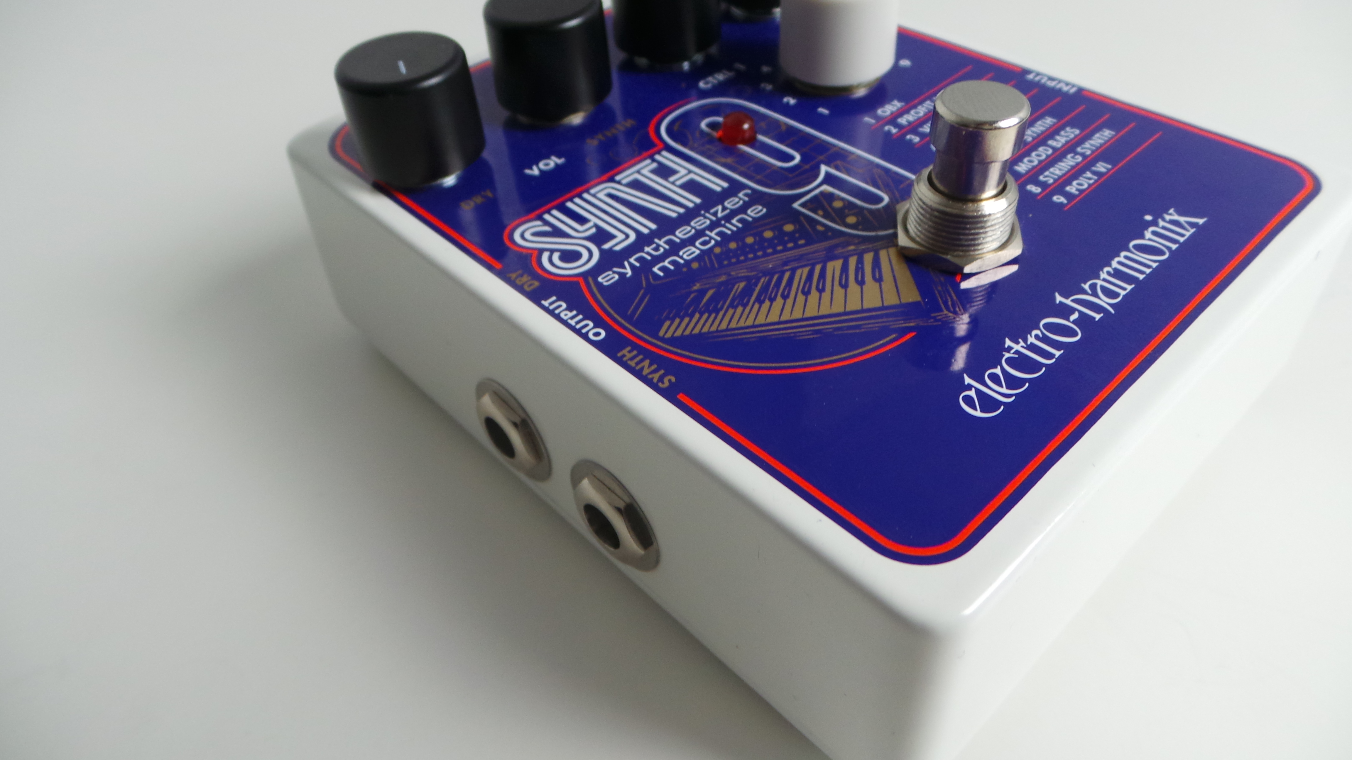 Electro-Harmonix Synth9 Synthesizer Machine : Electro-Harmonix Synth9 Synthesizer Machine (28786)