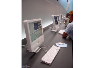 L'Apple Expo 2004 fut aussi l'occasion de découvrir le tout nouvel iMac G5.