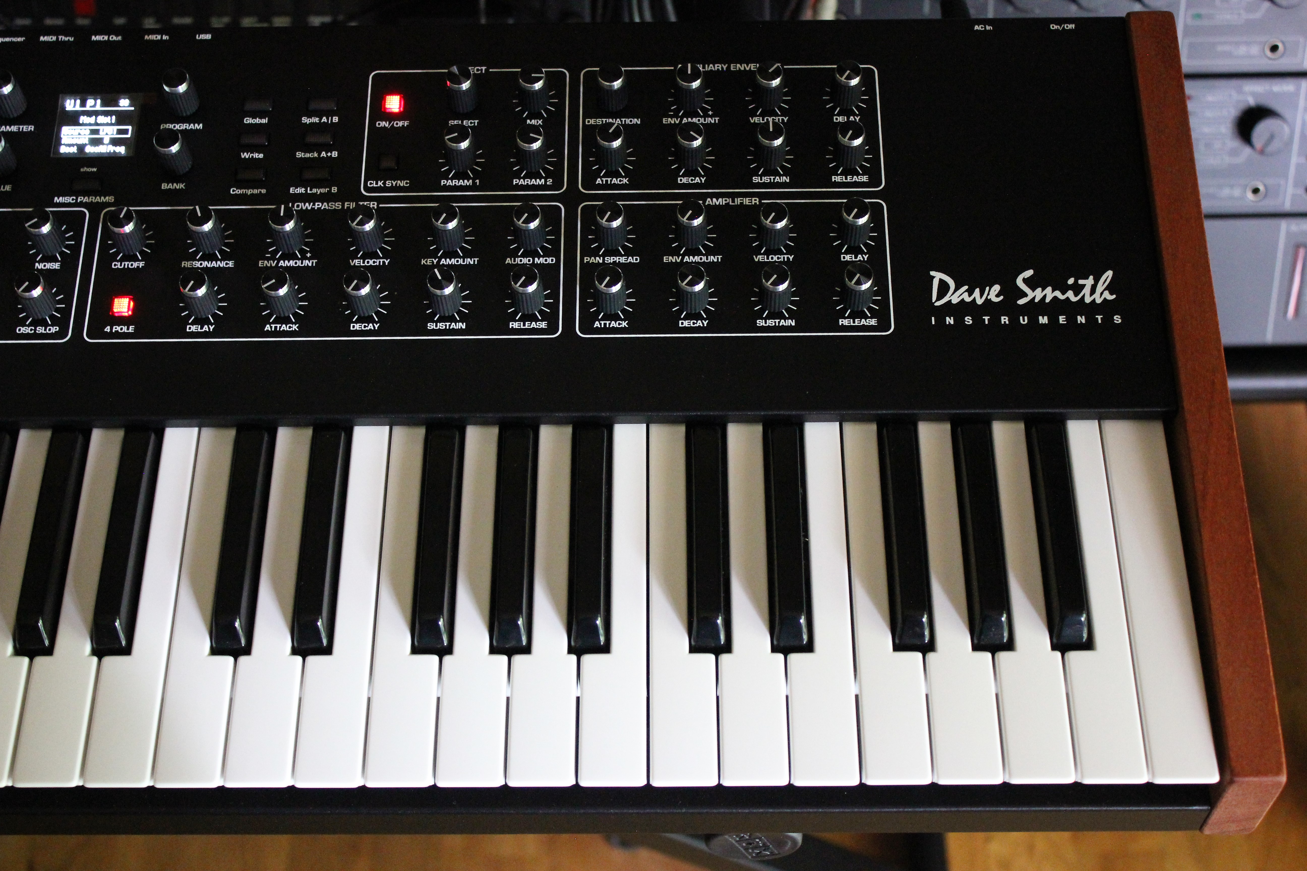 Dave Smith Instruments Prophet Rev2 : Prophet Rev2 2tof 006.JPG