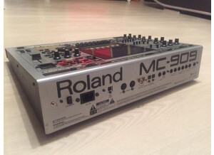 Roland MC-909 Sampling Groovebox (61088)