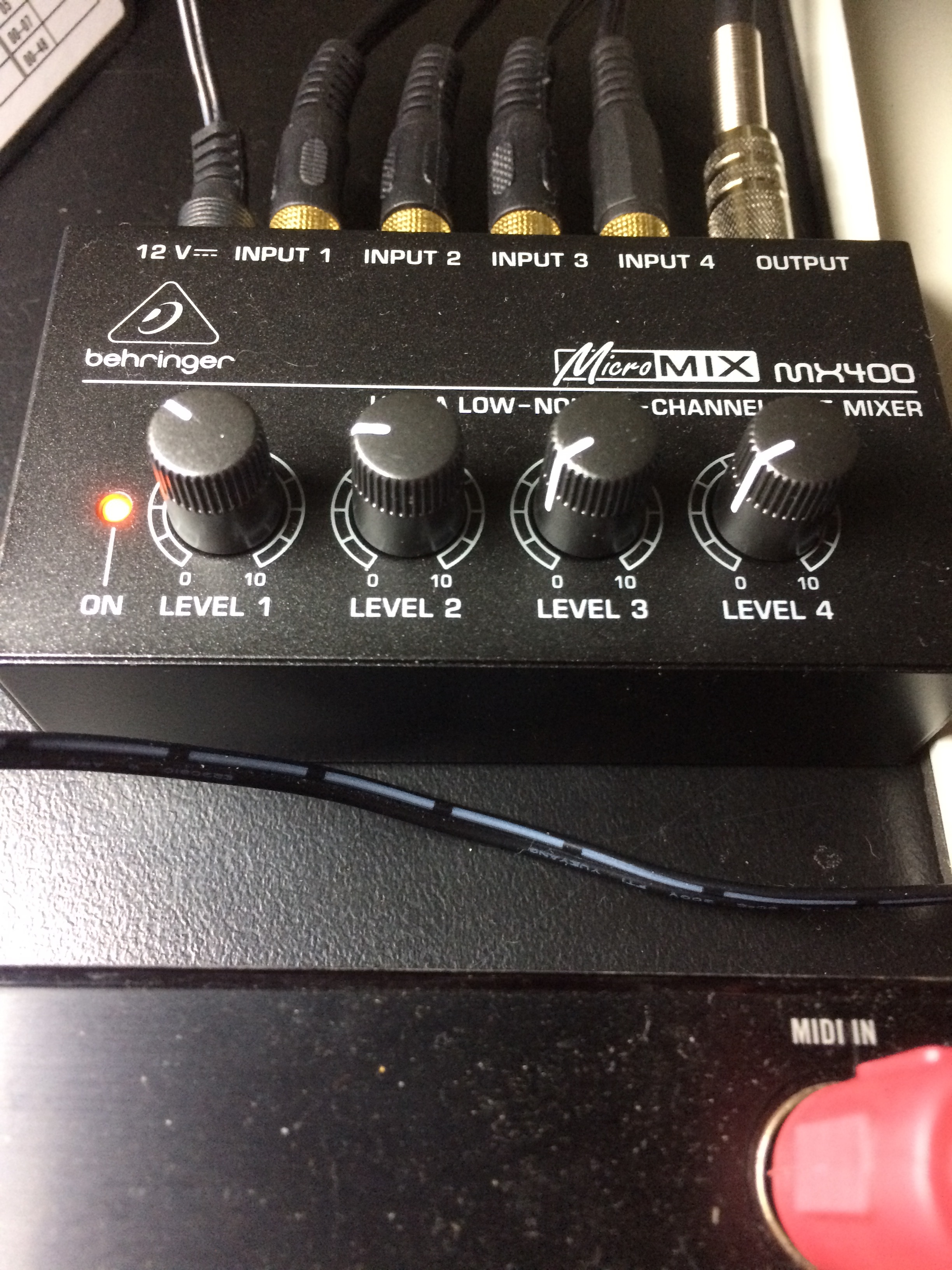 Behringer MICROMIX MX400